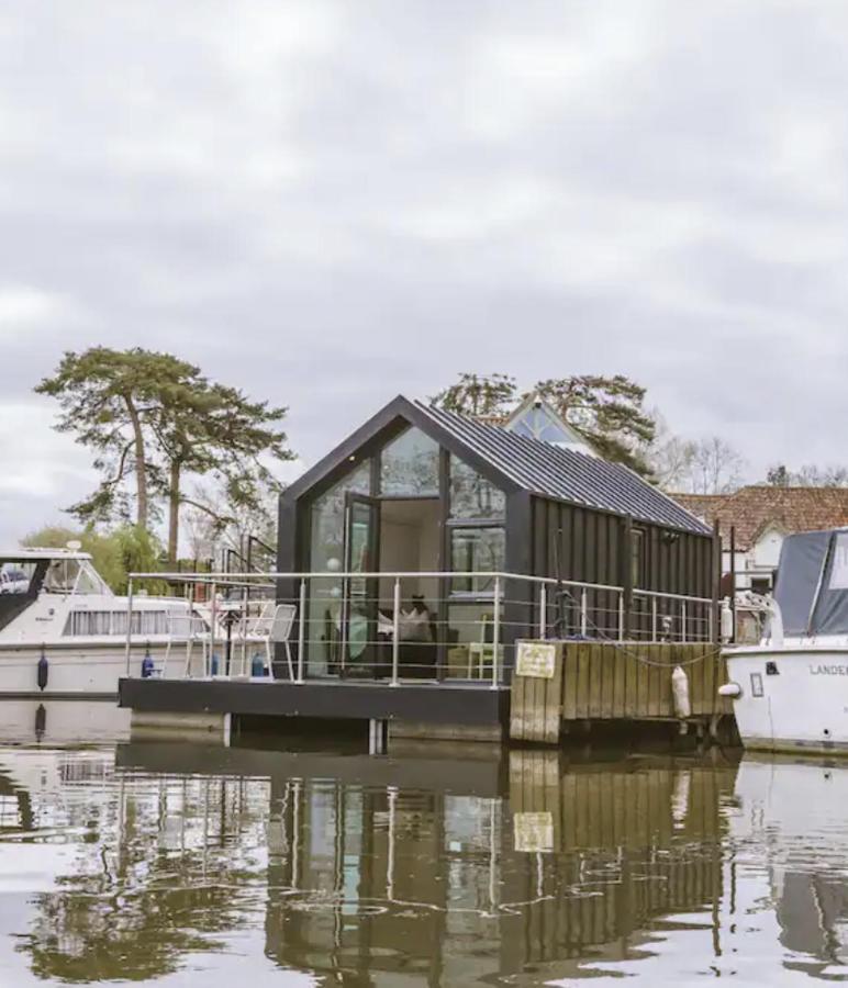 Water Cabin With Water Sports Equipment And Bikes, Bath Bristol Luaran gambar