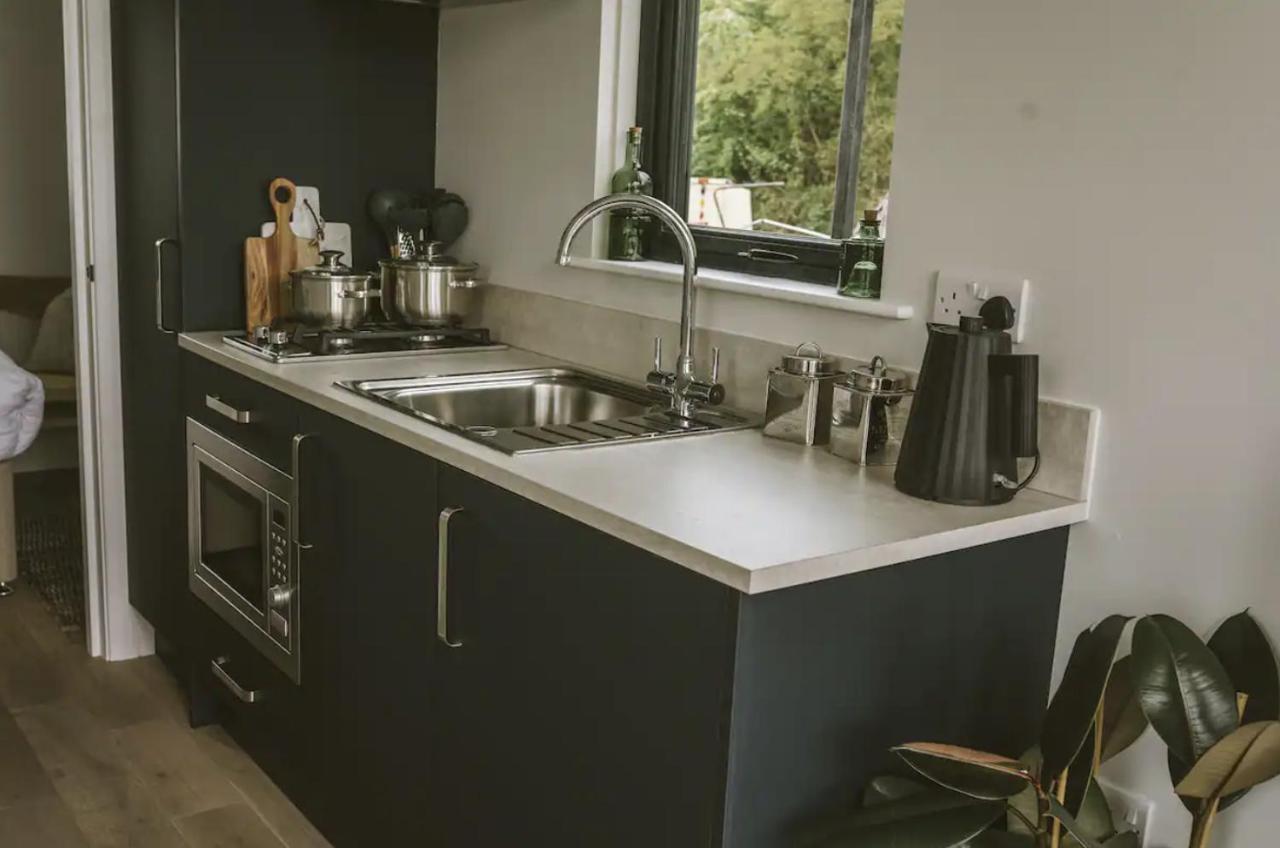 Water Cabin With Water Sports Equipment And Bikes, Bath Bristol Luaran gambar