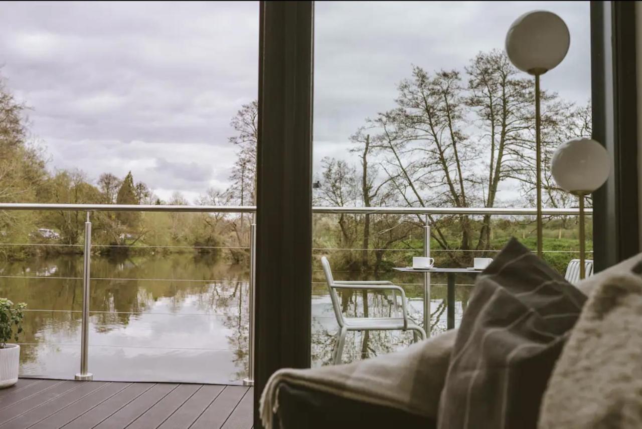 Water Cabin With Water Sports Equipment And Bikes, Bath Bristol Luaran gambar